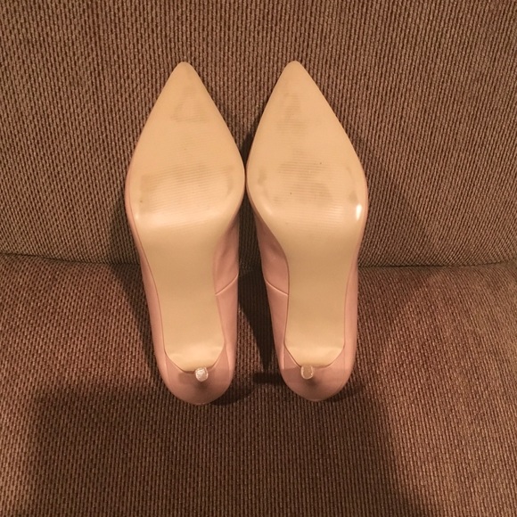SOLD! STEVE MADDEN LATITUDE PUMPS - Picture 4 of 5